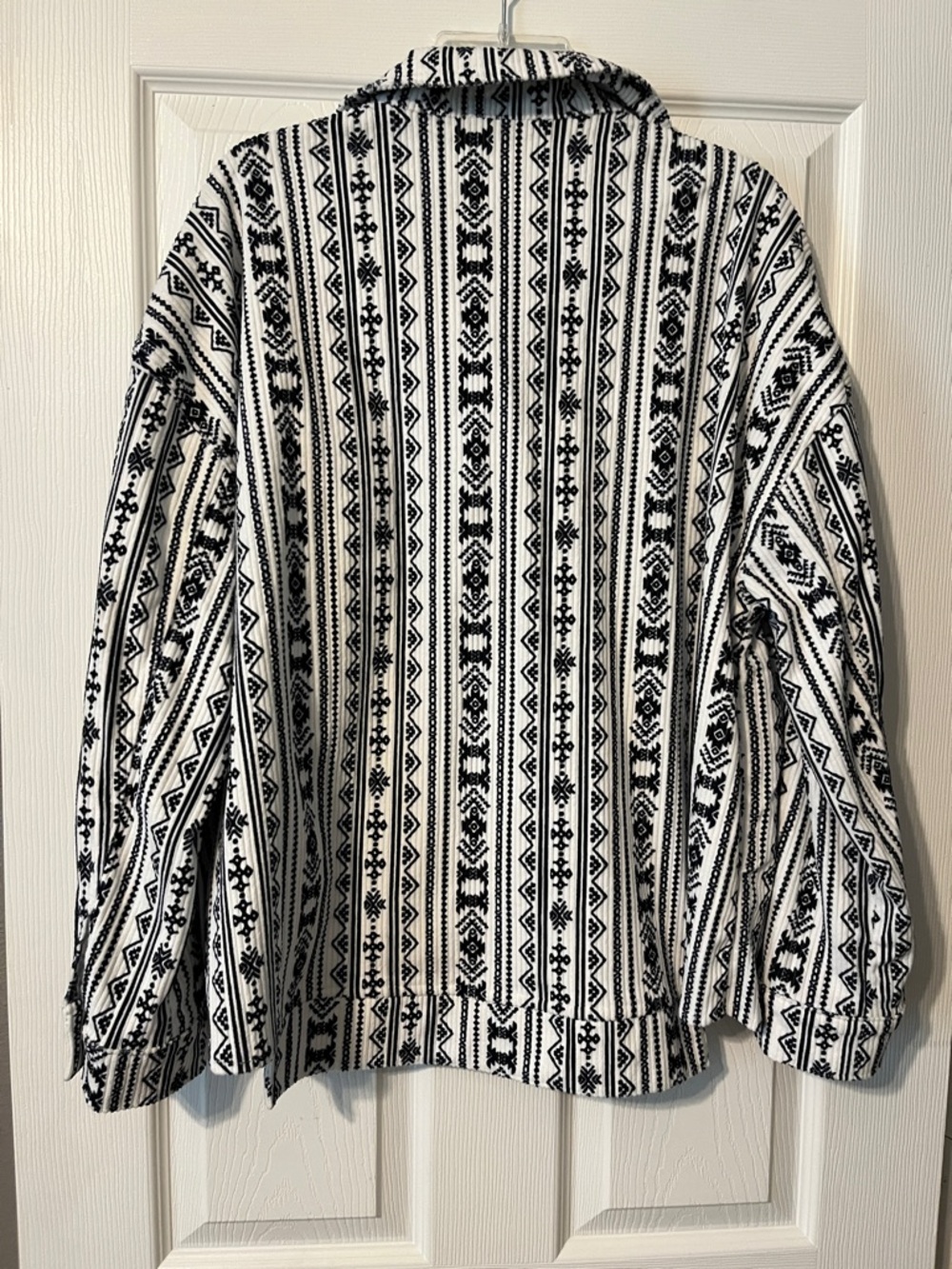 Black & White Aztec Pattern Button-Up Jacket - Picture 5 of 5